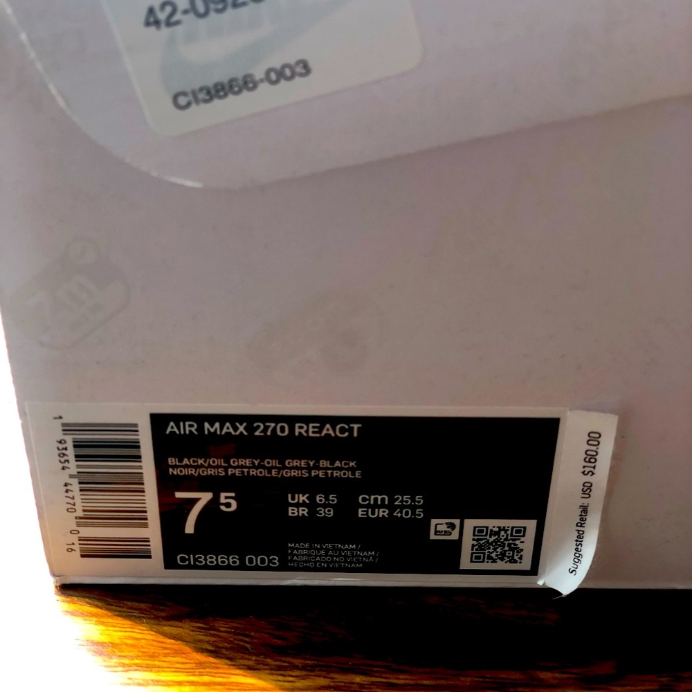 AirMax 270 React wmns 9 men’s 7.5 (worn once)